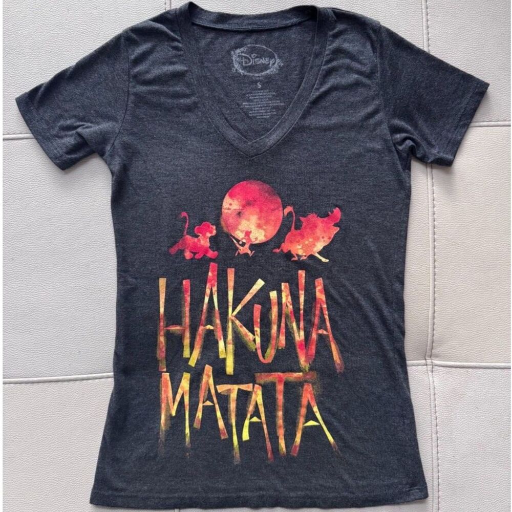 Officially Licensed Disney The Lion King Hakuna Matata‎ V Neck T-Shirt Womens S